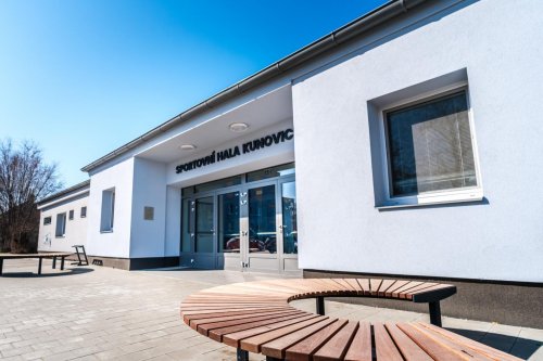 Rekonstrukce sportovní haly v Kunovicích 1  